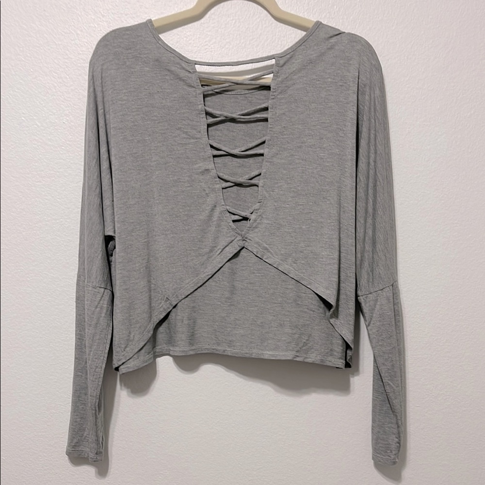 Forever 21 Open Back Cropped Long Sleeve Lightweight Size Medium PTP 23” EUC